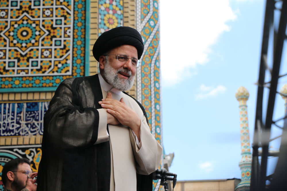 حضور پرشور نوجوانان قمی در آیین استقبال از رئیس جمهوری 