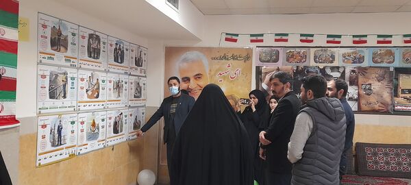 به نمایش گذاشتن گوشه ای از برکات انقلاب اسلامی در مدرسه انقلاب دبیرستان حق شناس2