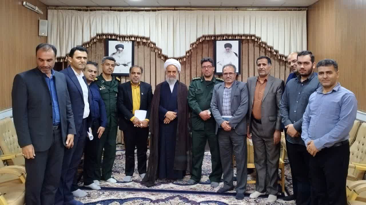 حضور در یادواره شهدا وظیفه ملی و انسانی است