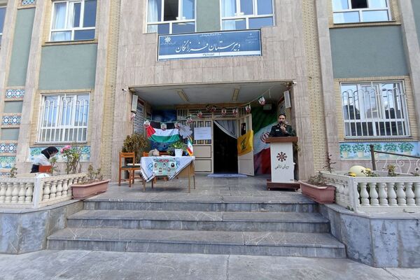 تجلیل از فرمانده واحد بسیج دانش‌آموزی دبیرستان فرزانگان قوچان 