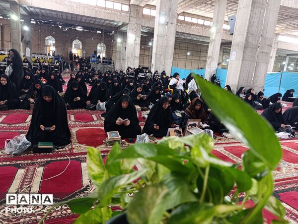 مراسم قرائت زیارت عاشورا در مسجد جامع