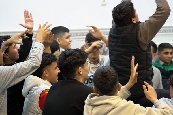 جشن پیروز انقلاب در دبیرستان تهرانی باقرشهر 