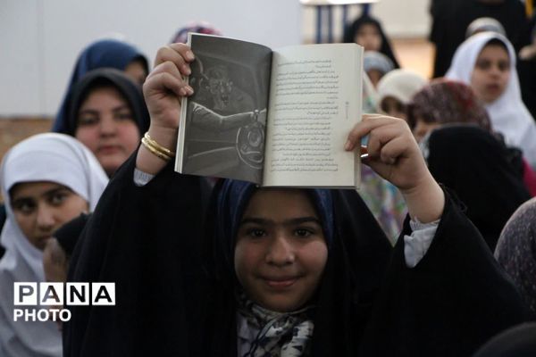 محفل نویسنده کتاب «فرمانده سری» در یزد