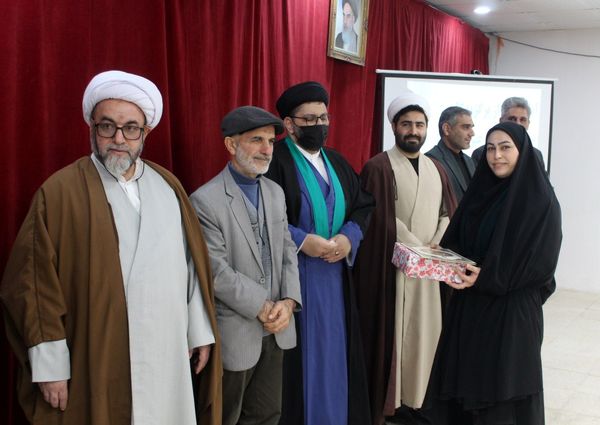 تقدیر از برگزیدگان مسابقات قرآن، عترت و نماز در گلوگاه 