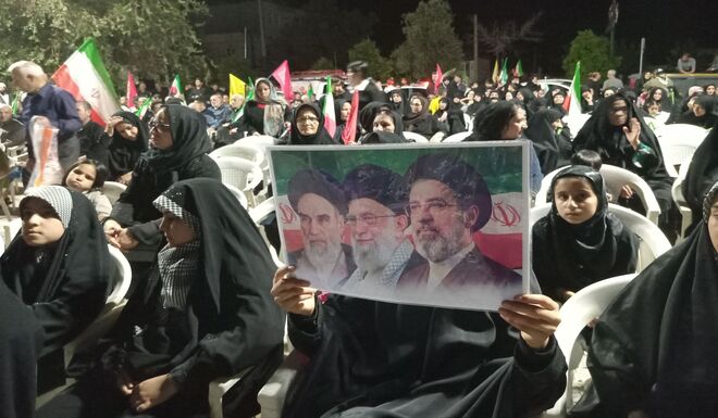 نقش‌آفرینی دانش‌آموزان زرقانی در یادبود رهبر شهید انقلاب
