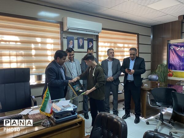 دومین جلسه مشورتی شورای دانش‌آموزی شهرستان با حضور مدیر آموزش و پرورش باخرز