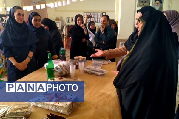 برگزاری جشنواره هفته مشاغل در هنرستان کوثر قیامدشت ری یک