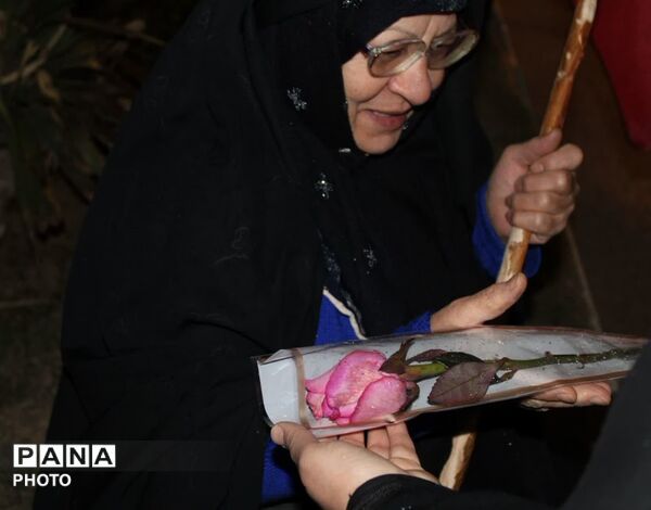 تقدیر از دختران همدانی در تجمعات شبانه به‌مناسبت روز دختر