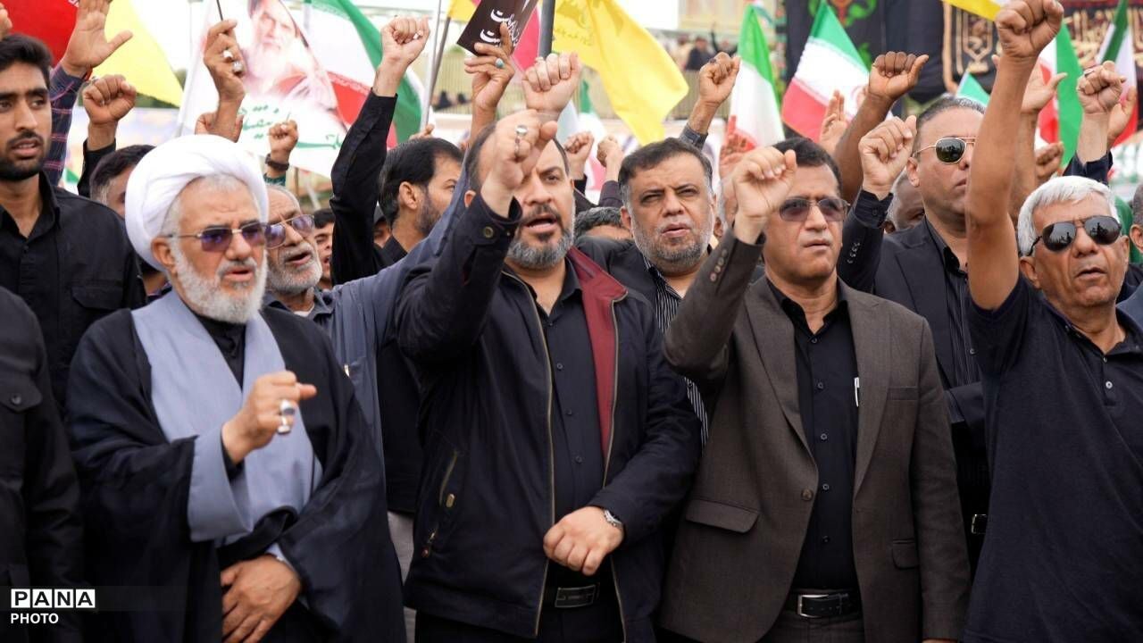  حضور معاون وزیر آموزش و پرورش در مراسم گرامیداشت چهلم رهبر شهید انقلاب اسلامی و دانش آموزان شهید میناب در بندرعباس