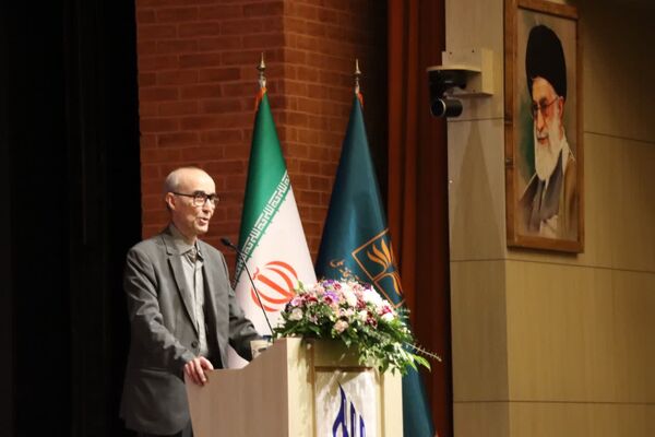 سند هویتی استاد ایرج افشار در یزد رونمایی شد