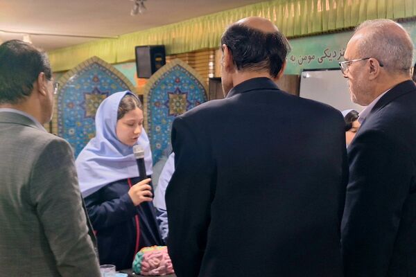 نمایشگاه پژوهش به مناسبت هفته پژوهش در دبستان حکمت نبوی ناحیه دو شهرری 