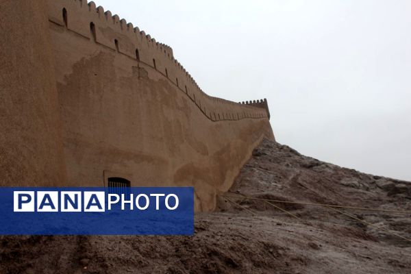 ارگ باران زده و بویِ نم کوچه‌های کاهگلی