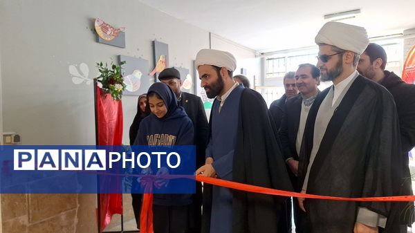 نواختن زنگ انقلاب در هنرستان 17 شهریور ناحیه یک کرج