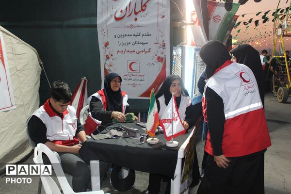 خدمت خادمان موکب بخش تنکمان به زائران رهبر شهید