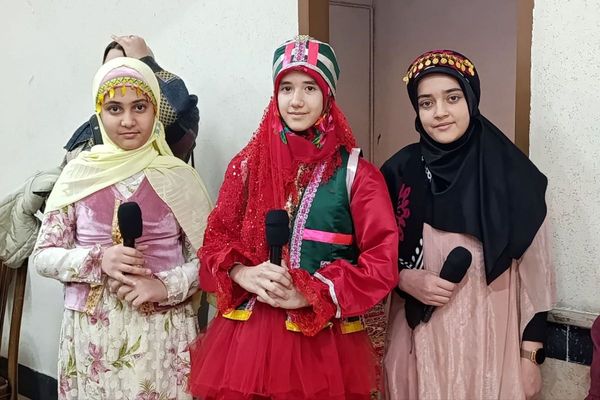  جنگ شادی به مناسبت میلاد امیرالمؤمنین(ع) در سالن تبلیغات شهرستان ورامین 