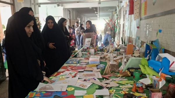 آیین نواختن زنگ پژوهش در دبستان پسرانه صدف ناحیه ۶