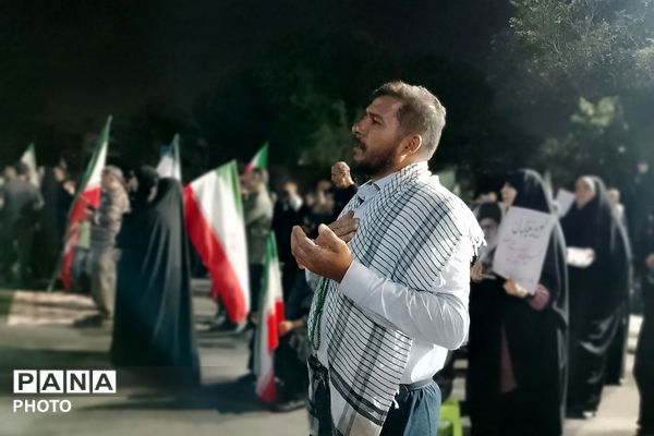 برپایی نماز استغاثه به امام زمان (عج) در میدان نماز شهرری 