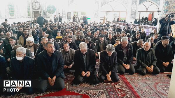 تجدید بیعت مردم بن با سومین رهبر انقلاب اسلامی در آیین گرامیداشت شهدای وطن