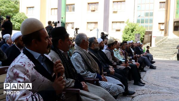 وداعِ اشک‌آلودِ هزاران فرهنگی با رهبرِ شهیدِ آسمانی