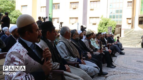 وداعِ اشک‌آلودِ هزاران فرهنگی با رهبرِ شهیدِ آسمانی