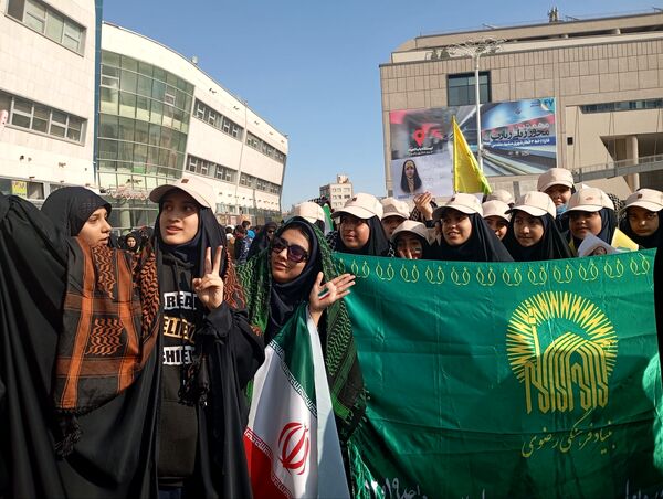 حماسه دانش‌آموزان مشهدی در روز ۱۳ آبان