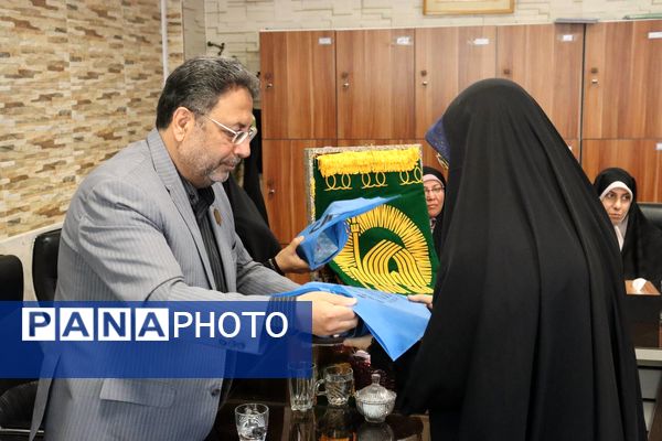 افتتاح چایخانه‌ای برای ادای احترام به حضرت رضا(ع) در دبیرستان دخترانه مطهره منطقه ۱۴