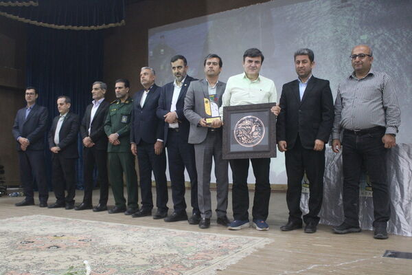 تجلیل از برگزیدگان دبیرستان شهید بهشتی شهرستان بوشهر (1)