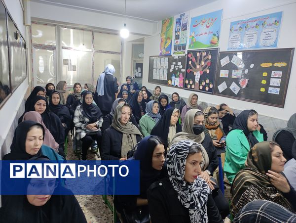 برگزاری جلسه انجمن اولیا و مربیان در دبستان هیات امنایی قرآنی مبین شیروان