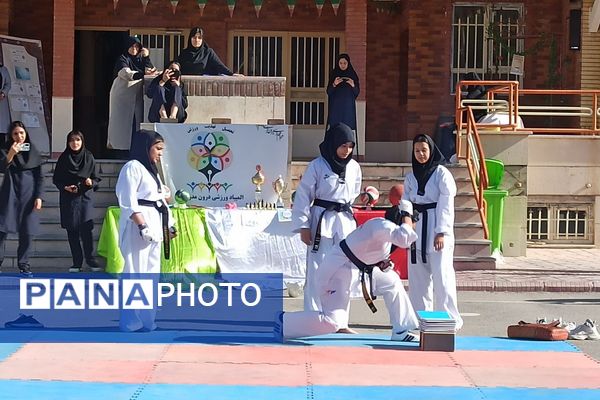 برگزاری برنامه های شاد و متنوع به مناسبت هفته تربیت بدنی در دبیرستان فضیلت شاهد