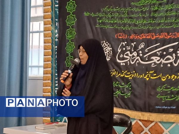 برپایی چایخانه حضرت فاطمه(س) در دبیرستان امجدی یک