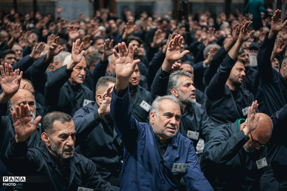 عزاداری اصناف و بازاریان مشهد در حرم مطهر رضوی