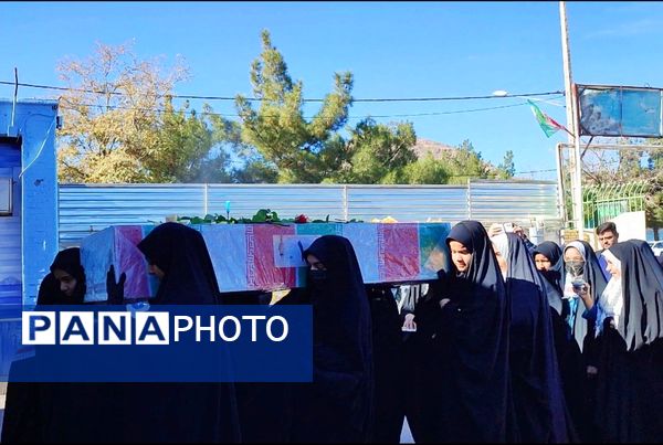 استقبال از شهید‌گمنام در دبیرستان رضوانه شاهبیکی سربیشه 