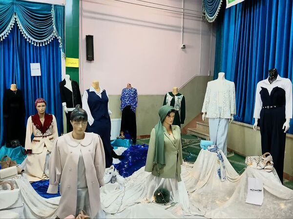 نمایشگاه هنر در دبیرستان دخترانه نور دانش