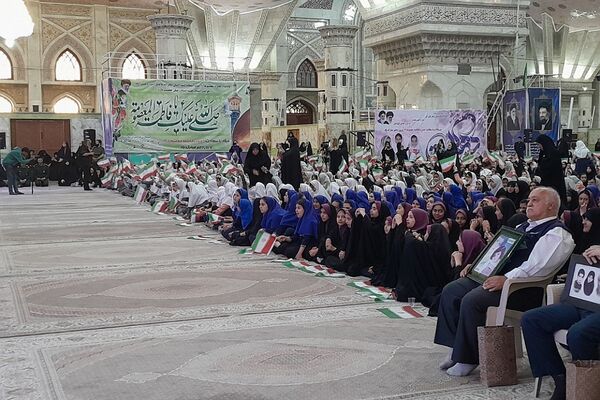 اجتماع دختران ناحیه 2 شهرری به مناسبت روز دختر در مرقد مطهر امام خمینی (ره) 