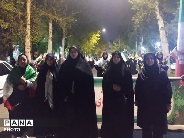 اقتدار و آمادگی دختران البرزی در رژه «جان فدای البرزی» پاسخی به هجمه‌ها در دهه کرامت