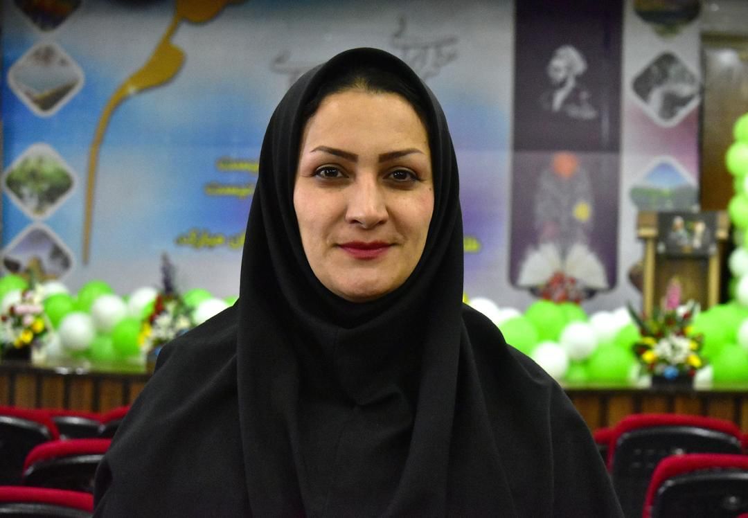 معلمی شغل نیست، عشق است و هنر؛ با عشق می‌توان آینده‌ای روشن ساخت