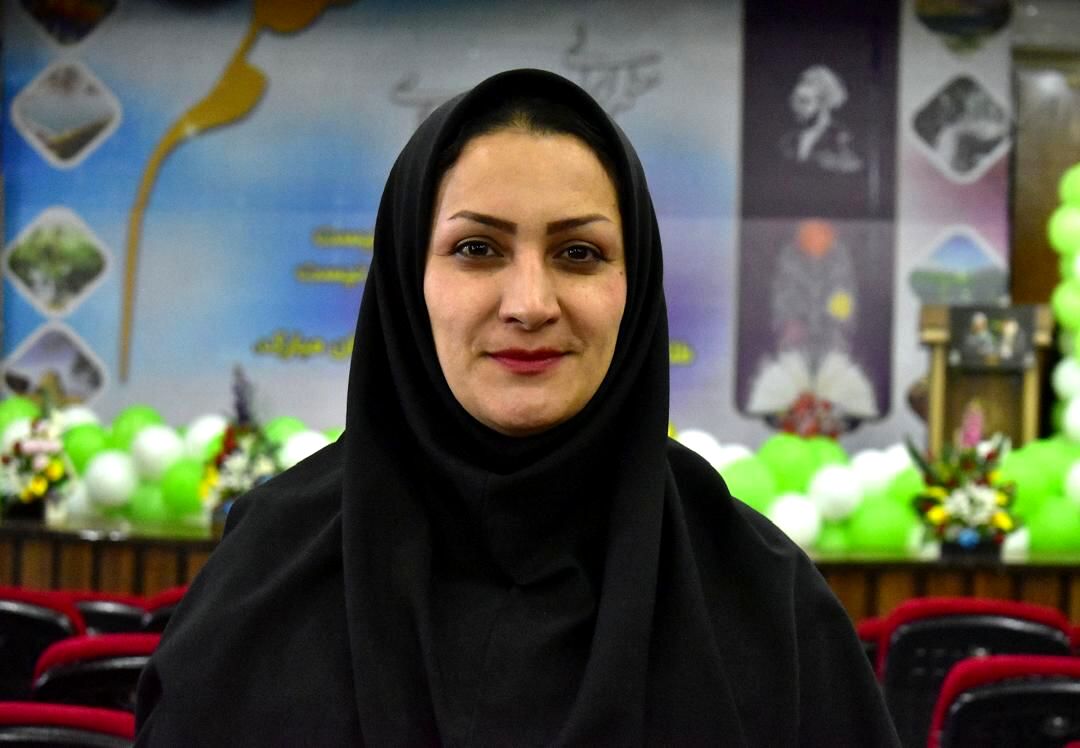 معلمی شغل نیست، عشق است و هنر؛ با عشق می‌توان آینده‌ای روشن ساخت