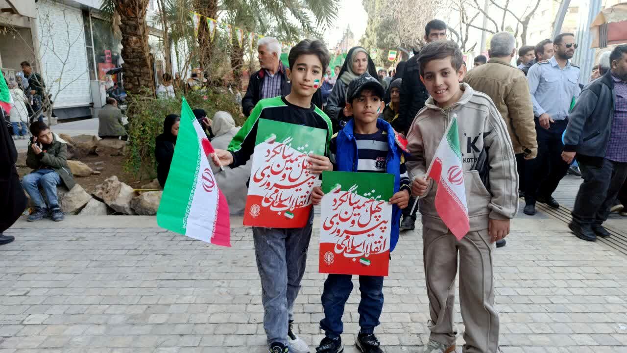 یک روز متفاوت با حضور مردمی از جنس غیرت و استقامت