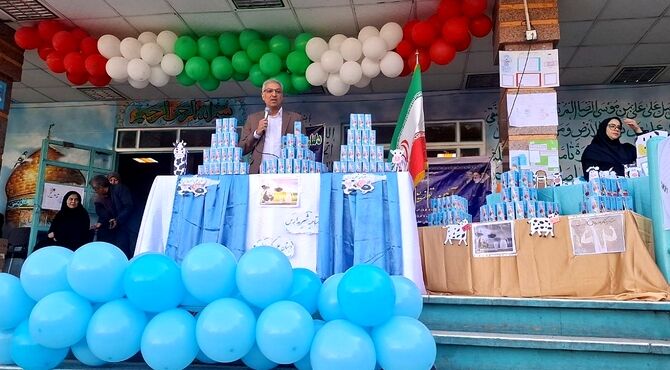  توزیع شیر در دبستان علی‌اکبر طالبی شهرری