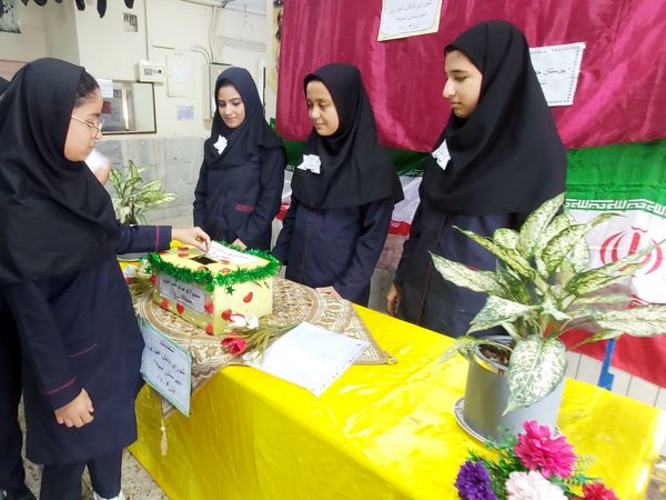 جلوه‌هایی از انتخابات شورای دانش‌آموزی در مدرسه حضرت آسیه(س) قم
