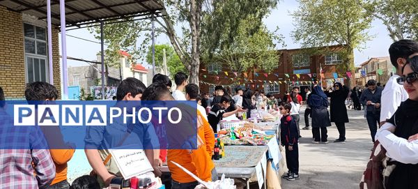برپایی بازارچه کار و فناوری در دبیرستان شهید بهشتی آشخانه