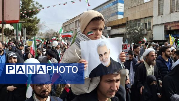 شکوه حضور نوجوانان در راهپیمایی 22 بهمن مردم قم