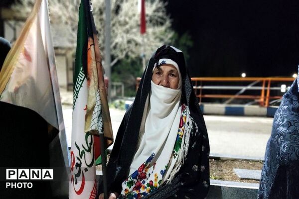 حضور در تجمعات خیابانی یعنی هیات من الذله در برابر دشمن زورگو و دروغگو