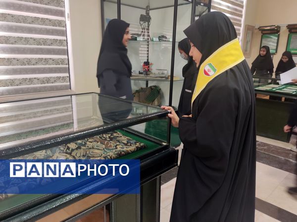 هفته کتاب خوانی در آرامگاه شهید مدرس