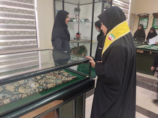 هفته کتاب خوانی در آرامگاه شهید مدرس
