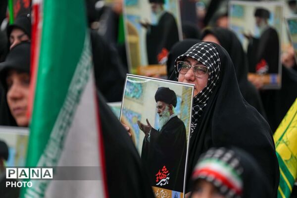 اجتماع بانوان انقلابی به مناسبت چهلم قائد امت و شهدای میناب در مسجد جمکران 
