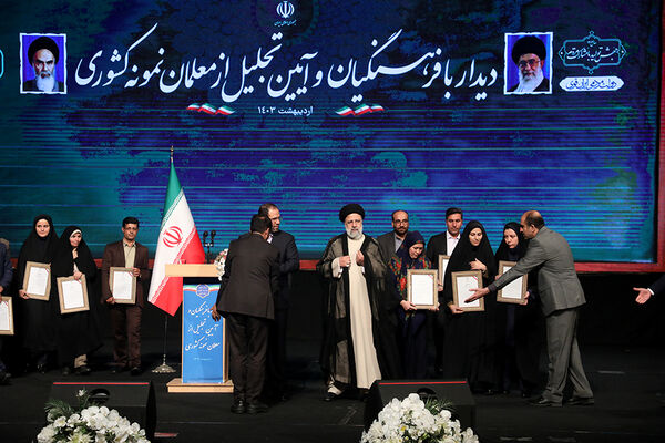 تجلیل از معلمان نمونه کشوری با حضور رئیس جمهوری
