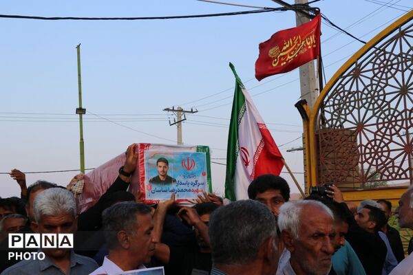 بار دیگر قلب ایران داغدار شد؛ آیین تشییع در حاجی‌آباد