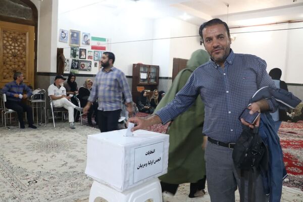 انتخابات انجمن اولیا و مربیان دبیرستان جلیل مرشدیان ناحیه ۷
