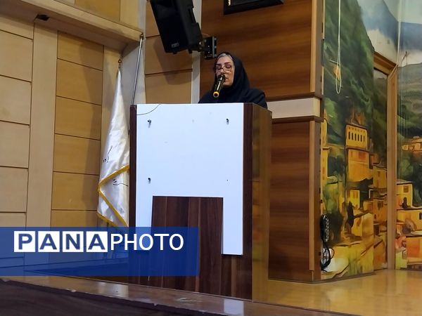 جلسه هدایت تحصیلی دانش‌آموزان ناحیه۶ در فرهنگسرای ترافیک